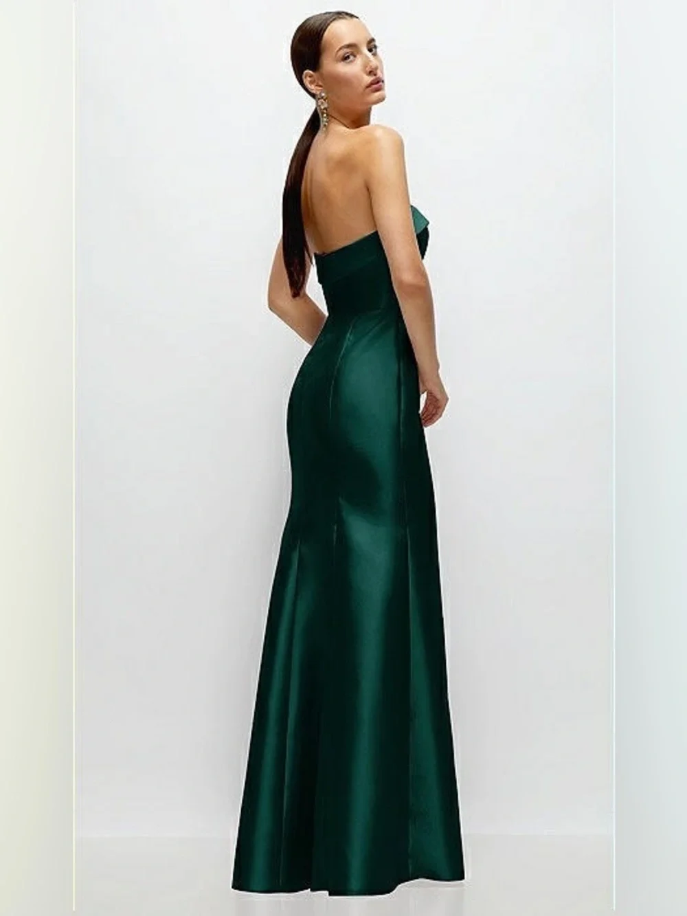 NWT Alfred Sung Strapless Cuff Neckline
Satin Trumpet Gown in Evergreen, Size 4R - Picture 2 of 15